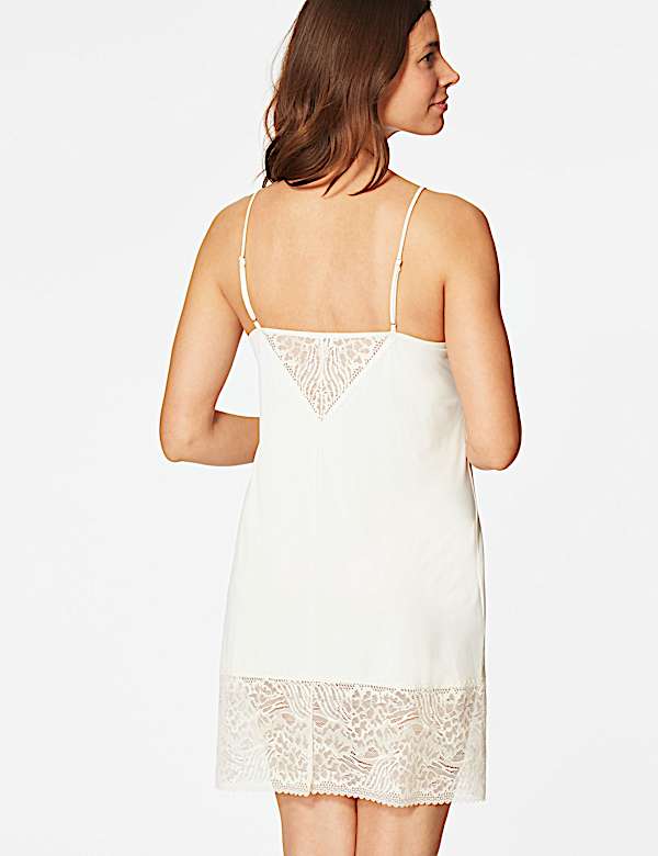 Smoothlines&trade; Lace Trim Full Slip