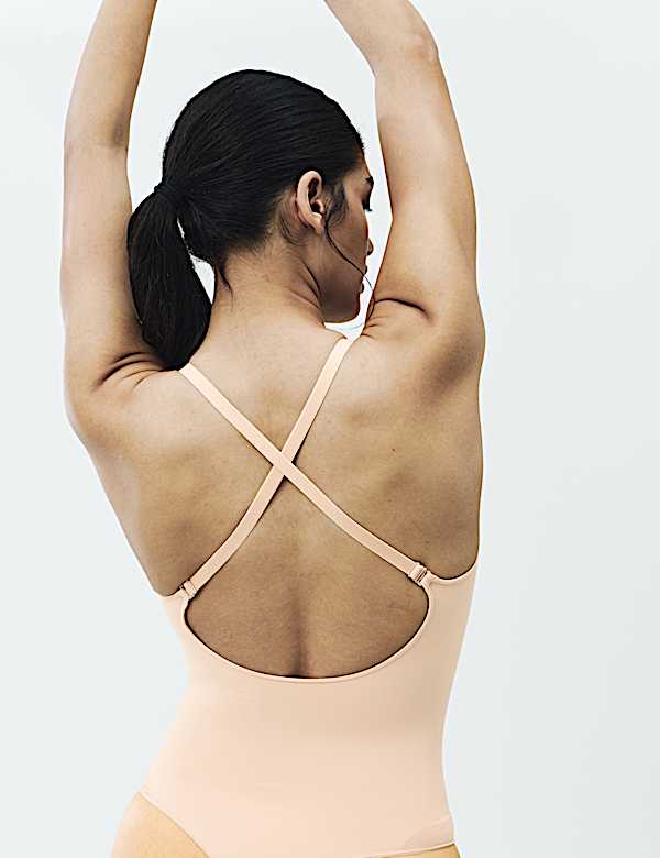 Figurformender, nahtloser Tanga-Body mit starkem Halt - DE