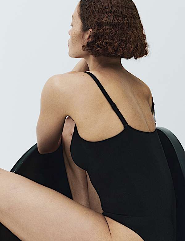 Bezszwowe body modelujące Body Sculpt z mocnym wycięciem - PL