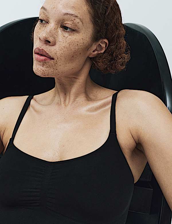 Bezszwowe body modelujące Body Sculpt z mocnym wycięciem - PL