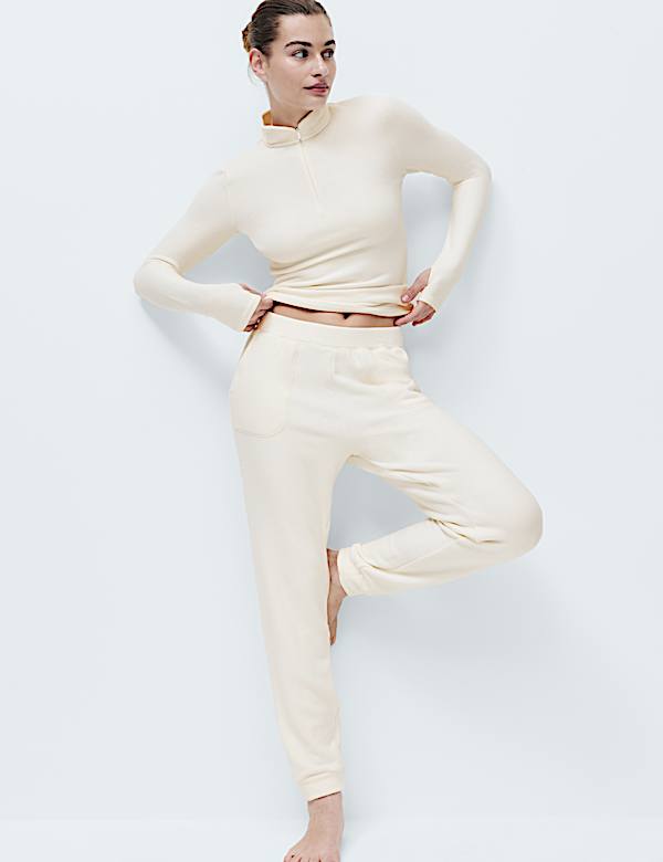 Heatgen&trade; Maximum Thermal Funnel Neck Top