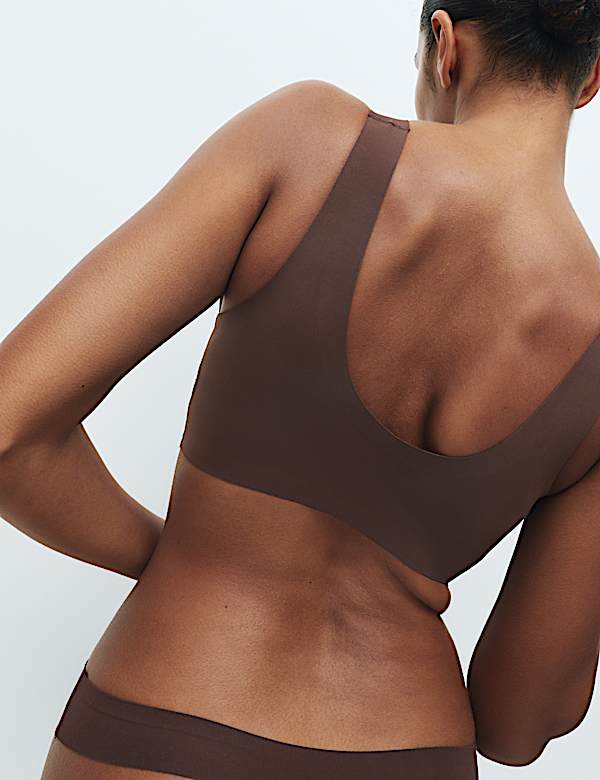 Body Invisibles&trade; V-Neck Crop Top F+