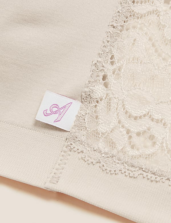 Lace Non-Wired Seamless Strapless First Bra