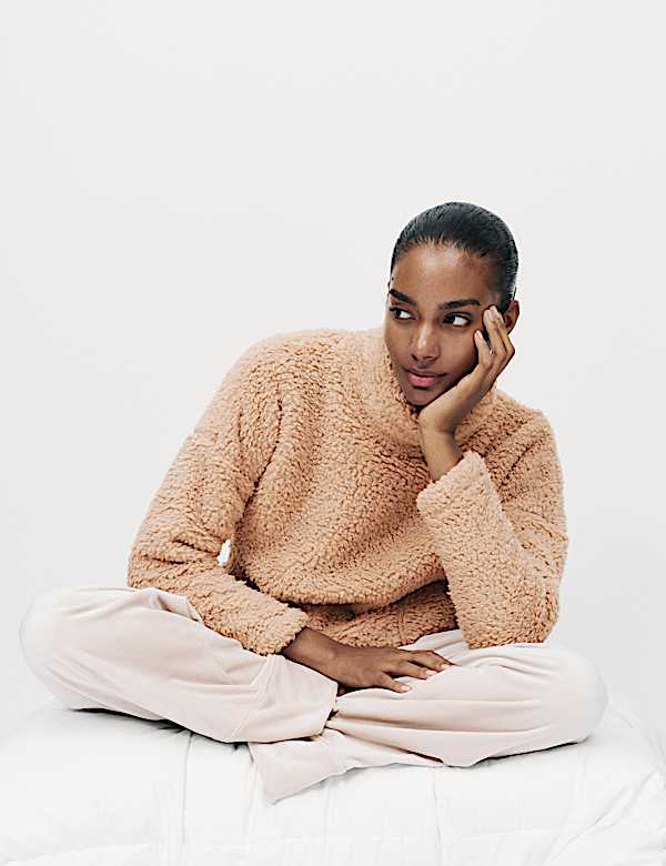 סווטשירט צמרירי לבית עם צווארון גבוה - IL