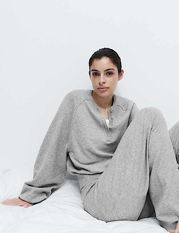Gestrickter Lounge-Pullover im Henley-Stil in &Uuml;bergr&ouml;&szlig;e - AT