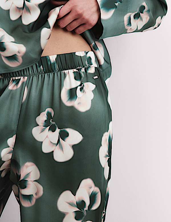 Schlafanzughose aus Satin mit Blumenmuster - AT