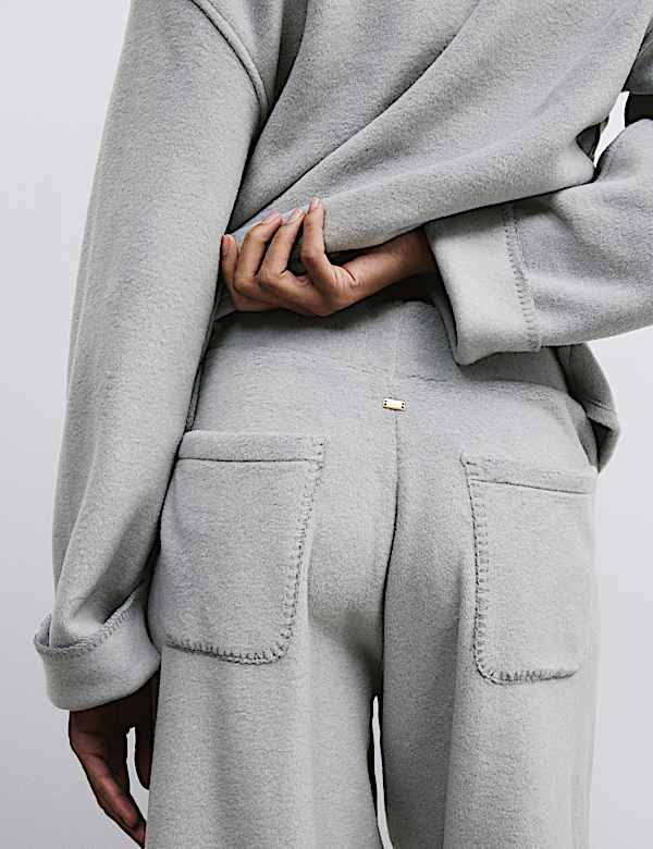 Lounge-Schlafanzugset aus Fleece mit Stehkragen - DE