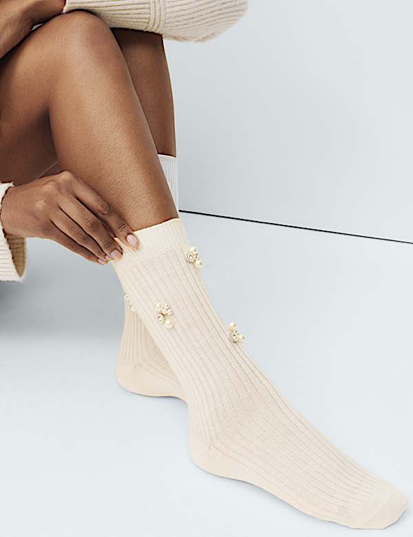 Embellished Pearl Cluster Ankle High Socks - AL