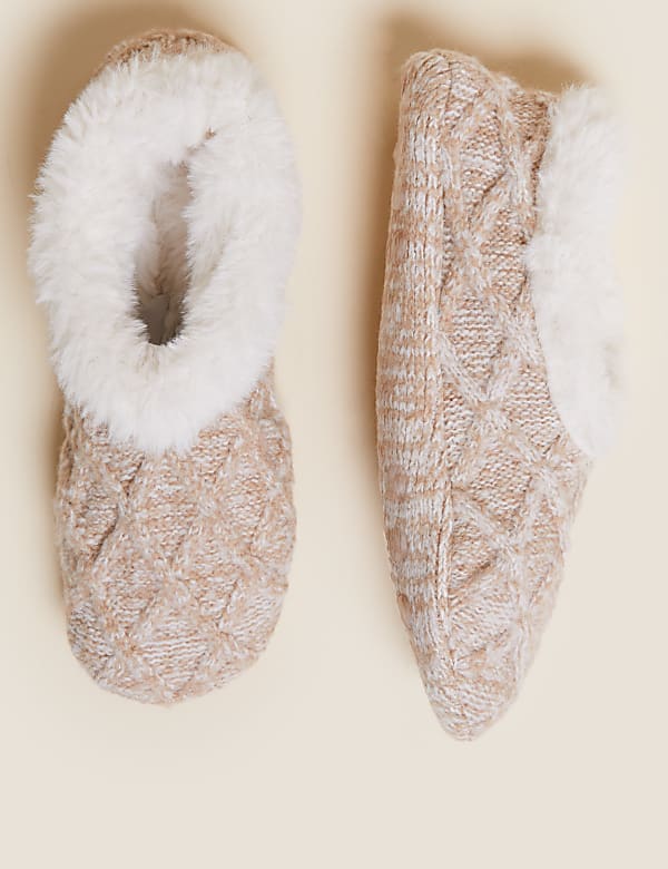 Cable Knit Faux Fur Slipper Socks