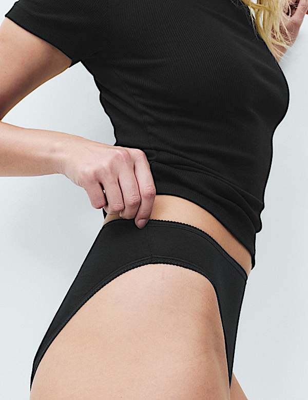 10 Pack Cotton Lycra&reg; High Leg Knickers - IT