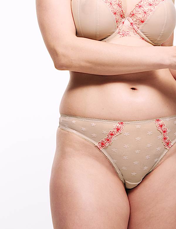 מארז 3 תחתוני חוטיני רקומים מבד מש עם דוגמת חרציות - IL