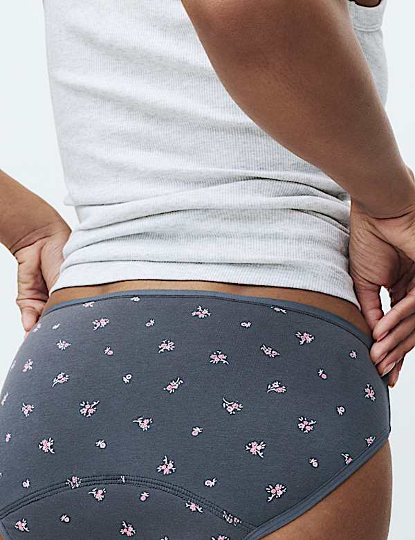 2er-Pack Perioden-Bikinislips mit Bl&uuml;mchendesign - AT