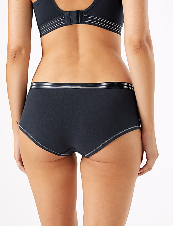 Sporty Waist Low Rise Shorts