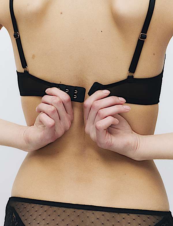 Soutien-gorge &agrave; balconnet et armatures en soie et dentelle - BE