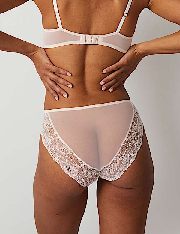 Hoch ausgeschnittene Unterhosen mit Seide und Spitze - AT
