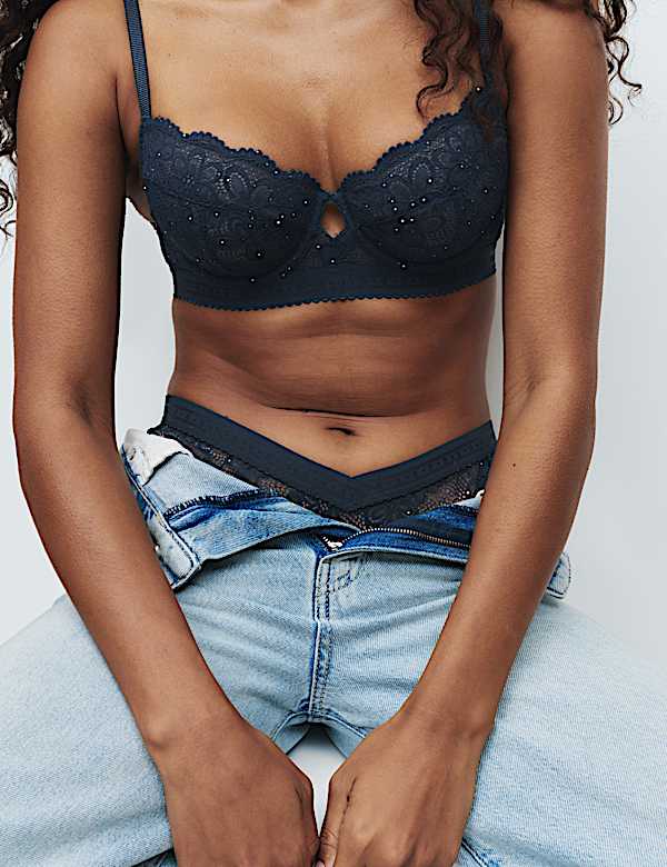 חזיית בלקונט Cleo עם ברזלים ותחרה עם פאייטים (מידות A-E) - IL