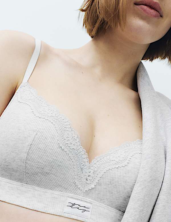 Soutien-gorge plongeant Juni sans armature &agrave; motif c&ocirc;tel&eacute;, bonnets A &agrave; E - BE