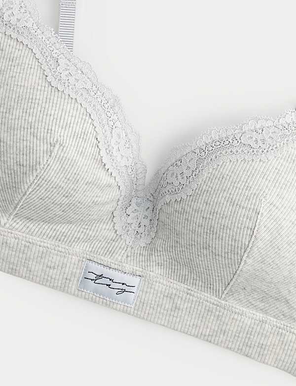Soutien-gorge plongeant Juni sans armature &agrave; motif c&ocirc;tel&eacute;, bonnets A &agrave; E - BE