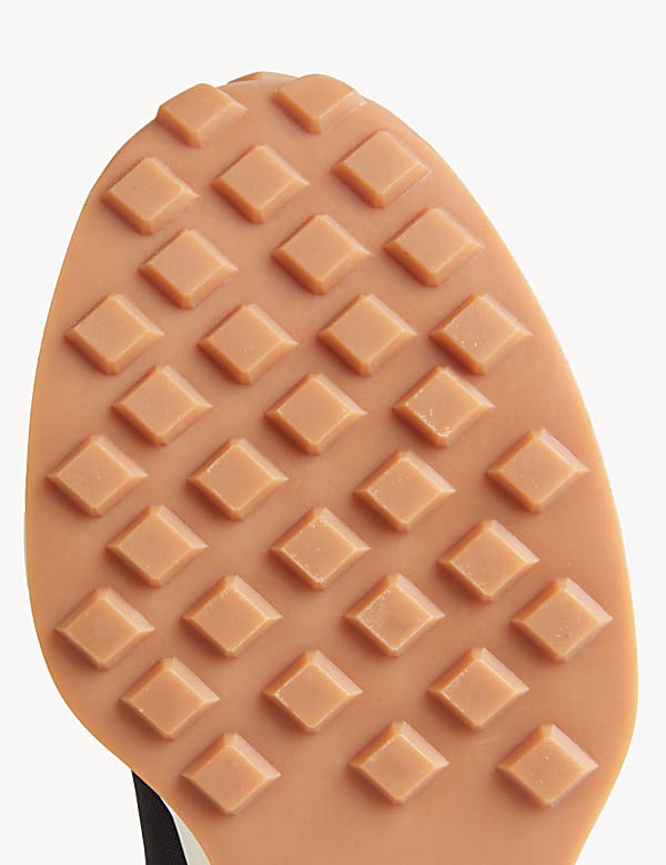 Lace-Up Trainers with Freshfeet™