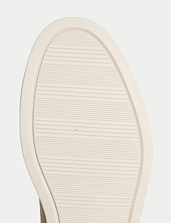 Bottines mocassins en daim &agrave; semelle blanche - FR