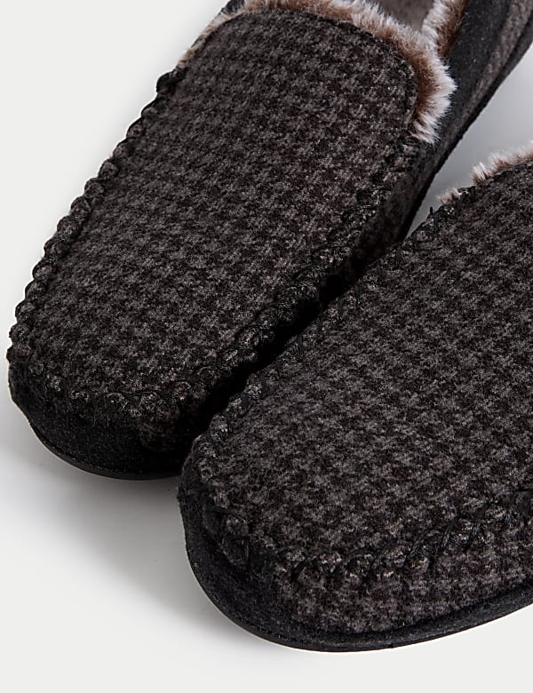 Puppytooth Moccasin Slippers with Freshfeet&trade; - CN