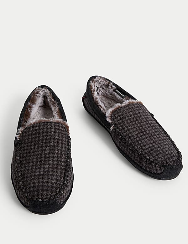 Puppytooth Moccasin Slippers with Freshfeet&trade; - CN