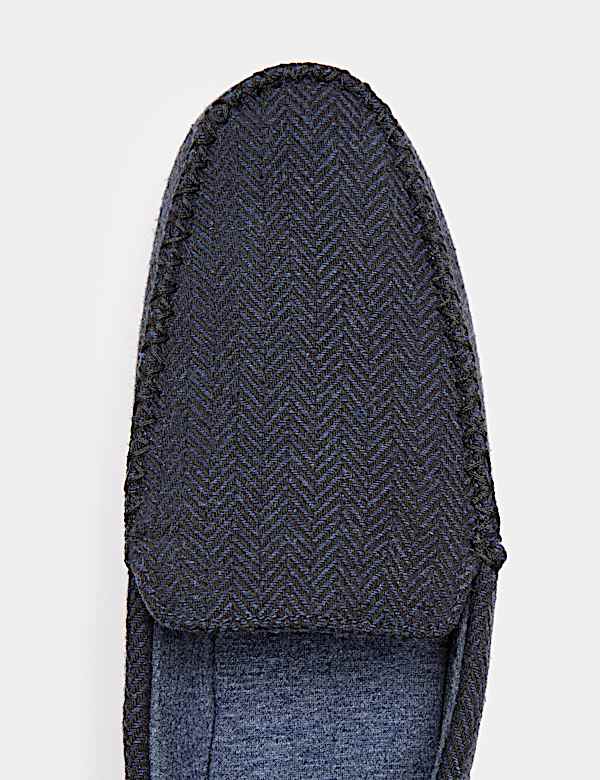 Chaussons style mocassins &agrave; motif chevrons, dot&eacute;s de la technologie Freshfeet&trade; - CA