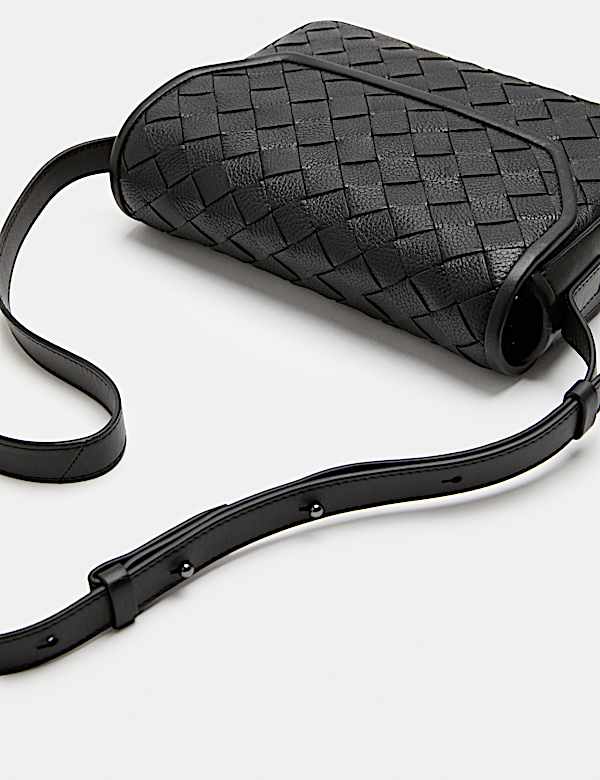 Sac besace r&eacute;glable en cuir - CH