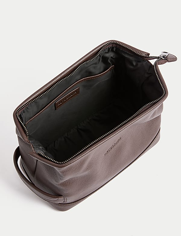 Leather Pebble Grain Washbag - IS