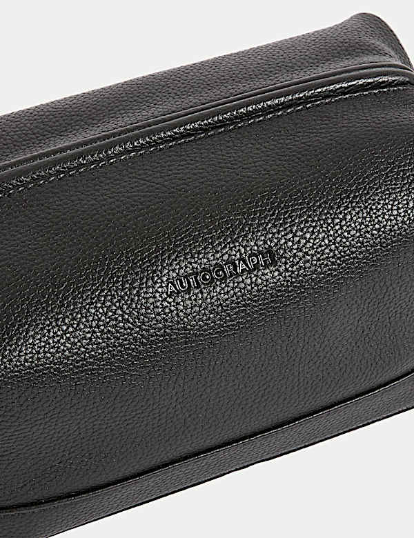 Leather Pebble Grain Washbag - LU