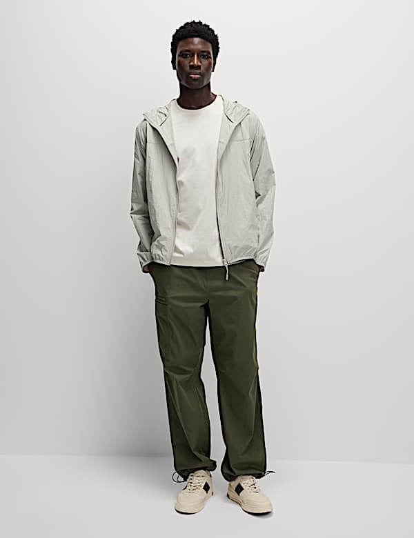 Chaqueta cortavientos ligera plegable con Stormwear&trade; - US