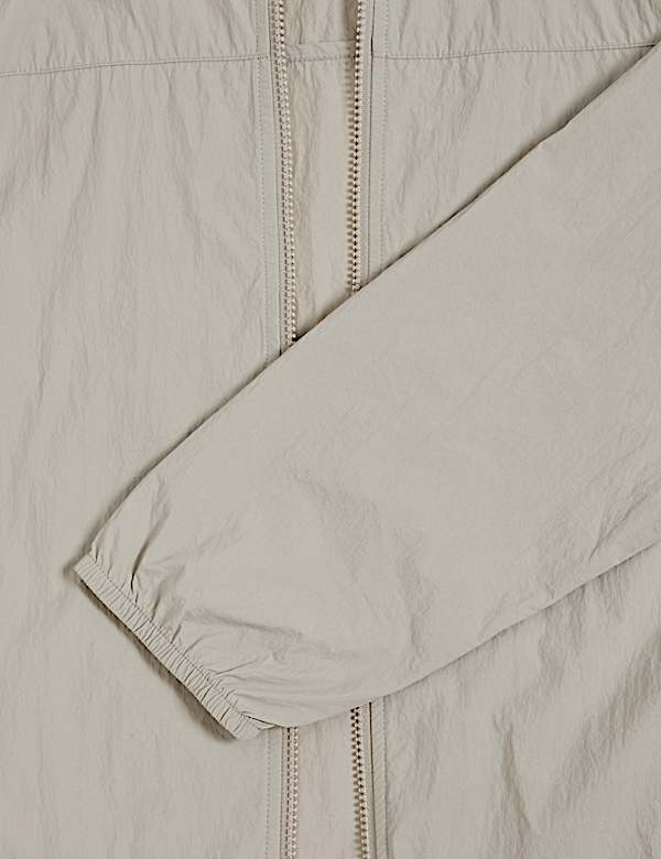 Chaqueta cortavientos ligera plegable con Stormwear&trade; - US