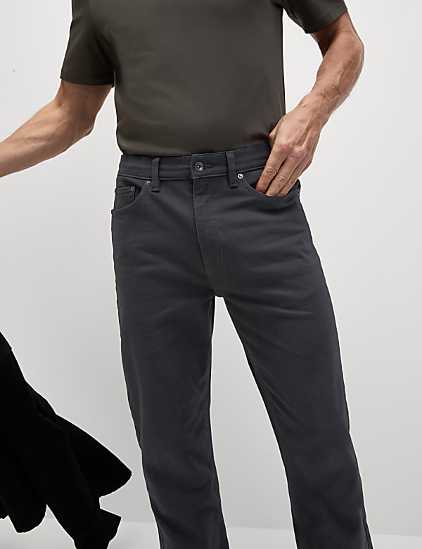 Jeans mit Rundum-Superstretch, Straight Fit - AT