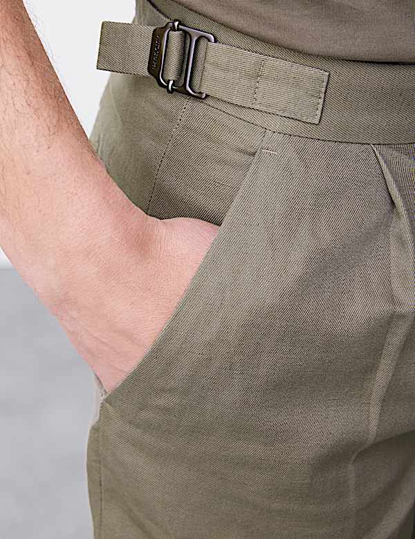 Pantalones cortos con pinzas en mezcla de lino de algod&oacute;n - US