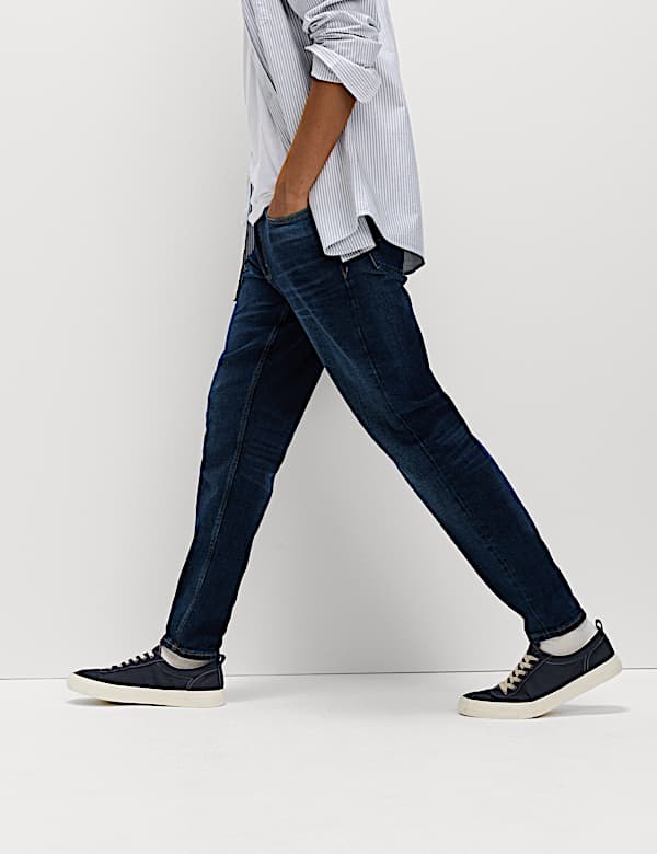 Tapered Fit Stretch Jeans
