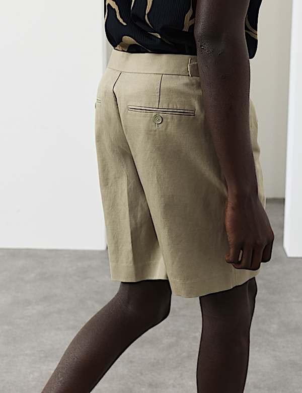 מכנסיים קצרים מתערובת כותנה ופשתן עם קפל קדמי - IL