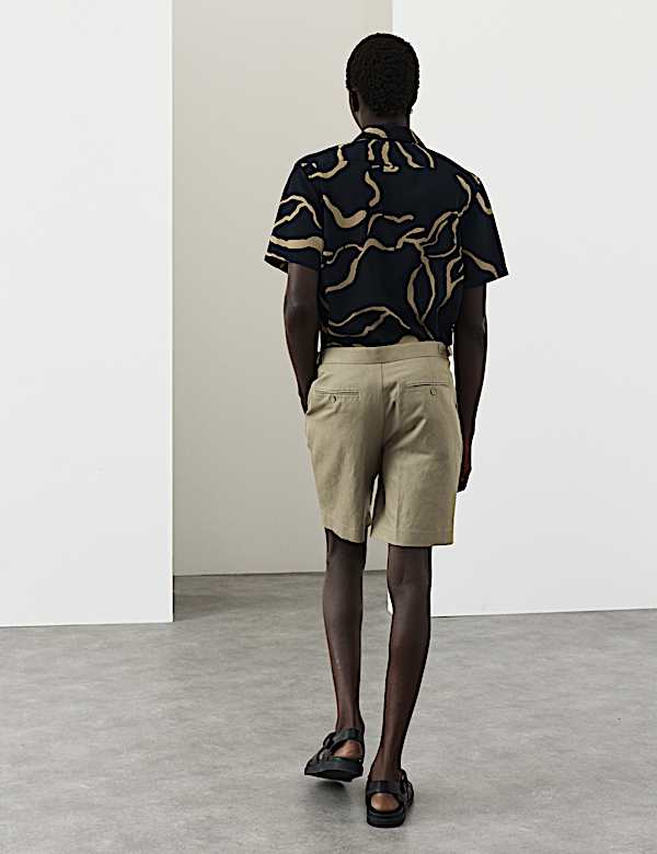 מכנסיים קצרים מתערובת כותנה ופשתן עם קפל קדמי - IL