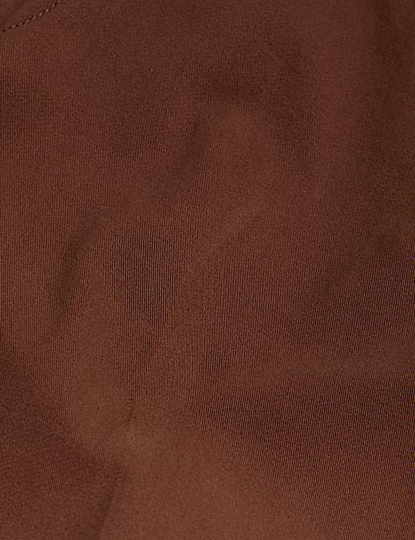 Italiaanse chino met gladde voorkant en taps toelopende pasvorm - NL