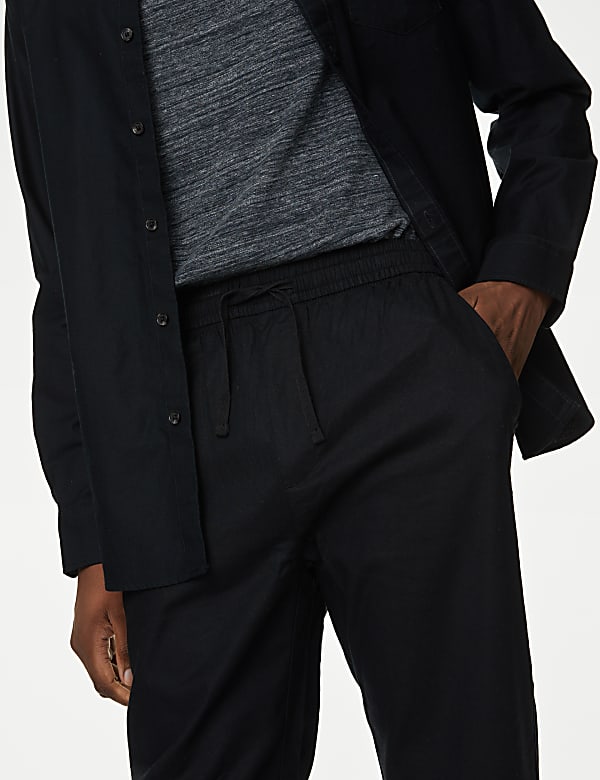 Schmal zulaufende Hose aus Leinenmischgewebe - DE