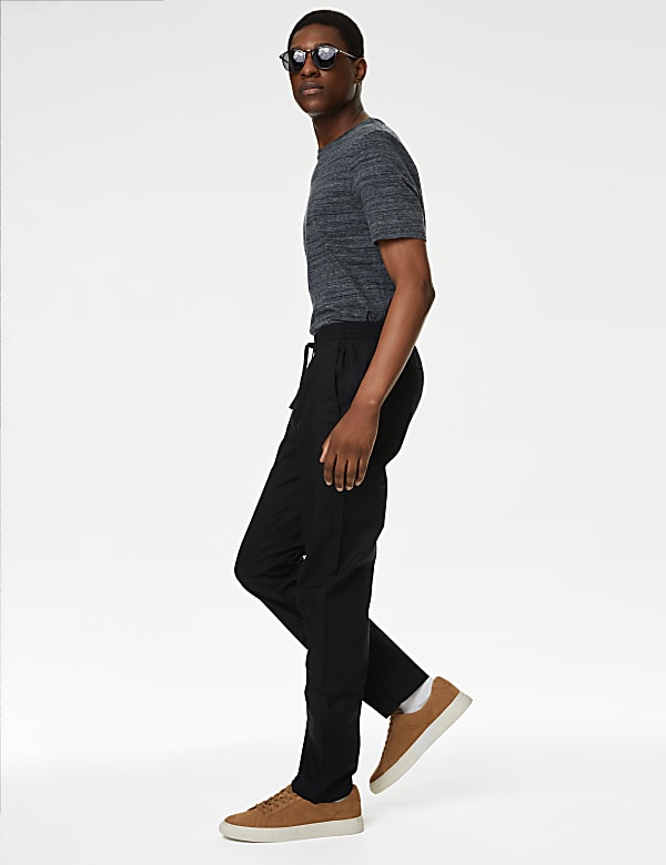 Schmal zulaufende Hose aus Leinenmischgewebe - DE