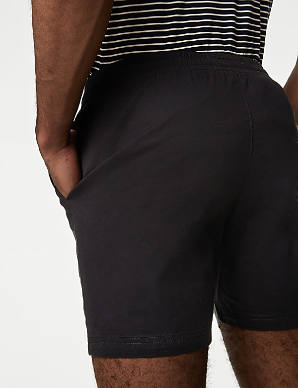 Elasticated Waist Shorter Length Stretch Shorts'