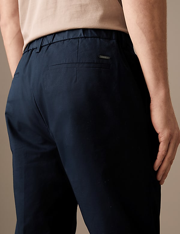 Tapered Fit Pleat Front Stretch Chinos