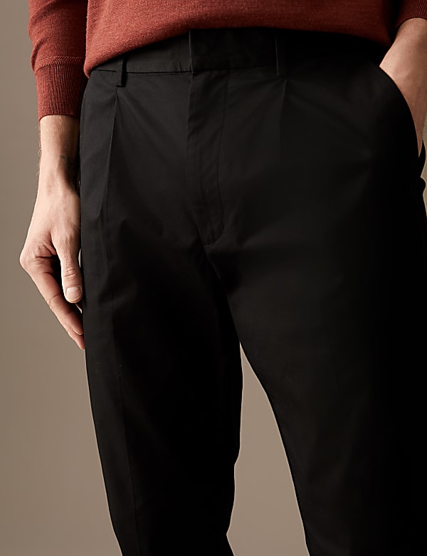 Tapered Fit Pleat Front Stretch Chinos