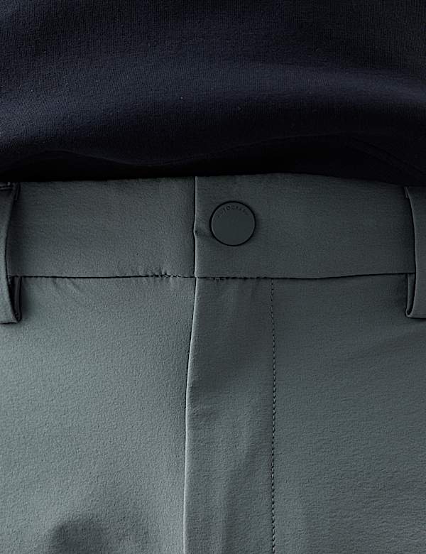 Chino coupe cintr&eacute;e de performance technique - FR