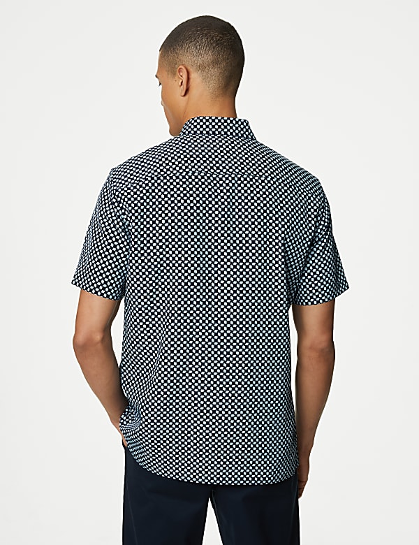 Kemeja Motif Geometris Mudah Disetrika - ID