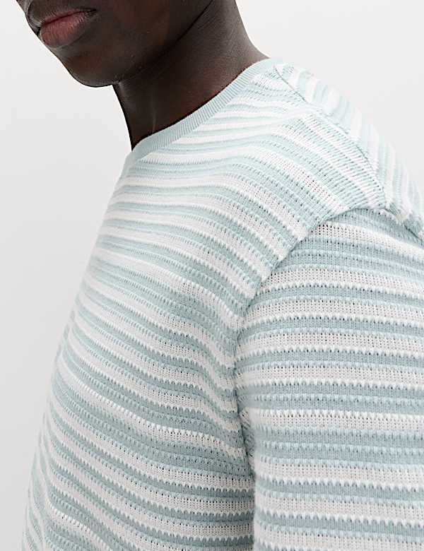 Pruhovan&eacute; texturovan&eacute; tričko voln&eacute;ho střihu s vysok&yacute;m pod&iacute;lem bavlny - CZ