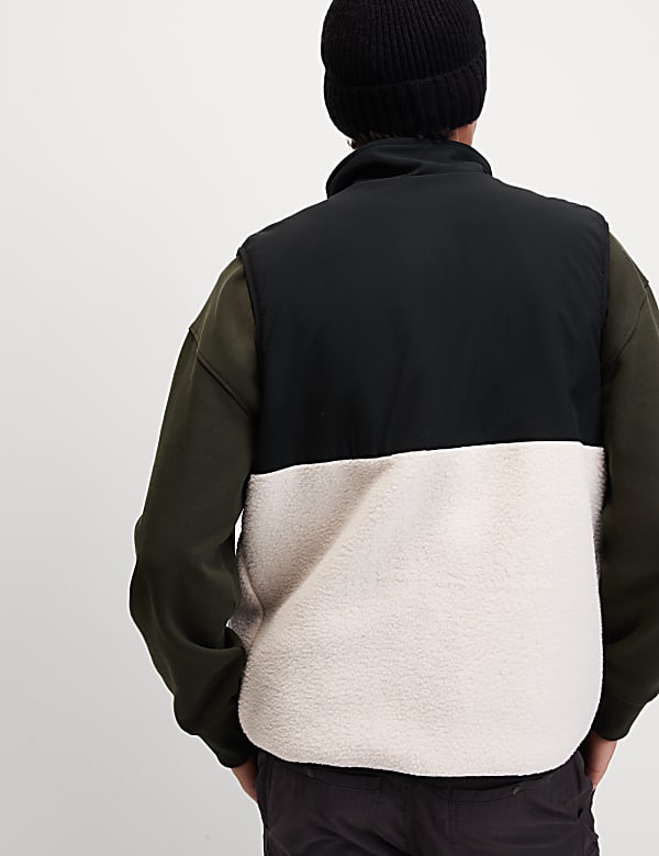 Veste sans manches en polaire à col cheminée et motif - CA