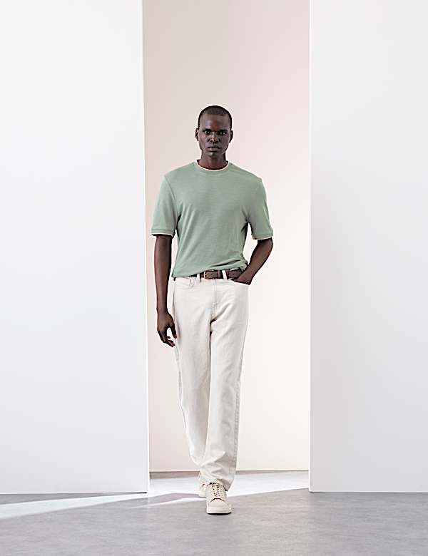 Tričko s v&yacute;střihem ke krku, ze směsi lnu - CZ