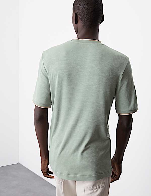 Tričko s v&yacute;střihem ke krku, ze směsi lnu - CZ