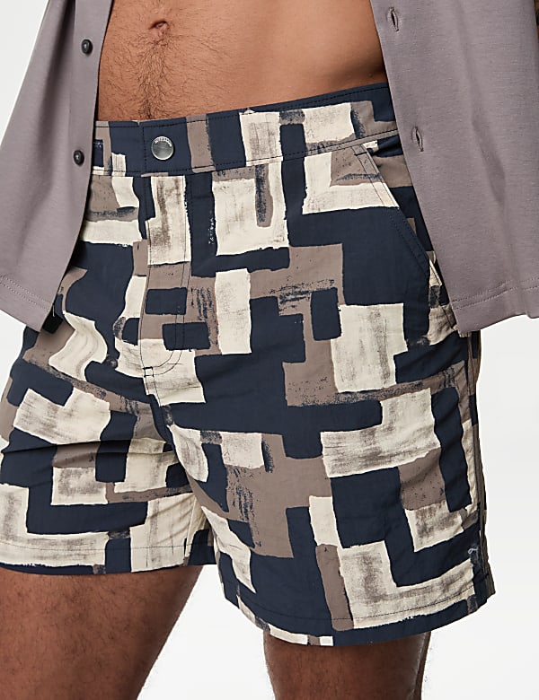 Rychleschnouc&iacute; koupac&iacute; &scaron;ortky s abstraktn&iacute;m potiskem - CZ